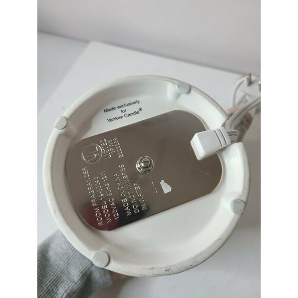 YANKEE Candle Christmas Snowman Family Wax Tart Burner Warmer Plug In Electric - Picture 5 of 8